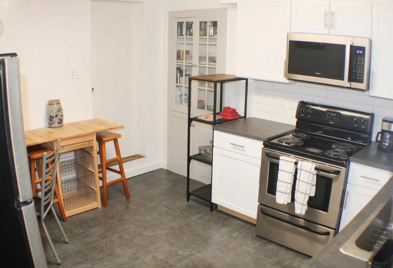 Urban Oasis - 3Br 2Ba - City View- Private Parking Pittsburgh